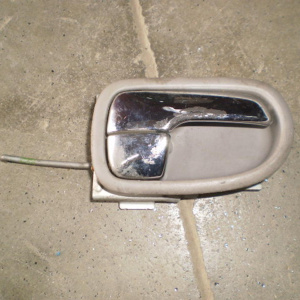 Ручка двери внутренняя Mazda Capella GF8P/GWEW R внутренняя