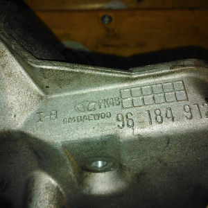 Крепление ГУР Chevrolet L88/C20SED/LD9/Z24SED Captiva V200/C100 2.0L 2.4L 96184912