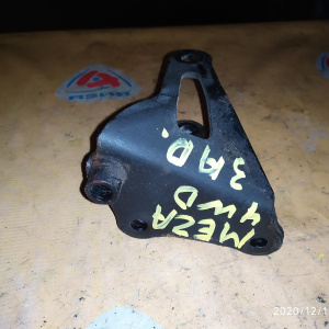 Крепление подушки ДВС Honda D13B Logo GA5 4WD CVT зад. MEZA/SEZA R