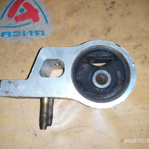 Подушка двигателя Toyota 2E Corolla EE90 2WD a/t A132L перед, прав 12362-11100