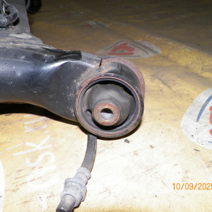 Балка SUZUKI YA41S SX4 2WD ABS Dram. В сборе с тросами ручника. R