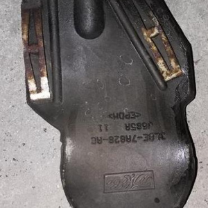 Кожух маховика Mazda 3L8E-7A828-AB / J685A Tribute EPEW AJ крышка