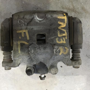 Суппорт Nissan J32 Teana перед, лев