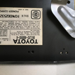 Магнитола Toyota Harrier MCU30 дефект крепления 86120-48890