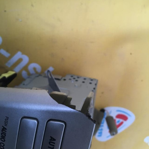 Магнитола Toyota Harrier MCU30 дефект рамки 86120-48720