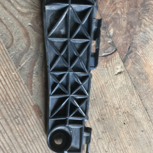 Крепление бампера Toyota RAV4 ACA30 дефект крепления перед, прав