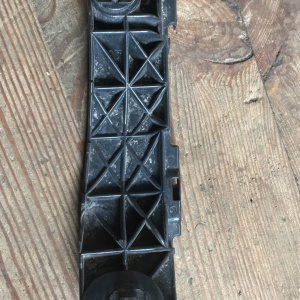 Крепление бампера Toyota RAV4 ACA30 дефект крепления перед, прав