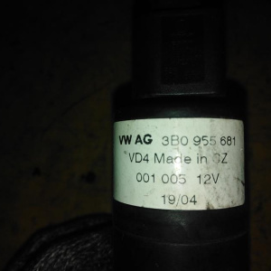 Насос омывателя Volkswagen 1J0955681 Touareg 8N3/7LA/7L6/4LB фар  3B0955681