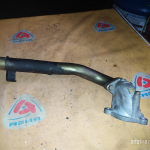 Корпус термостата Nissan Presage U30 YD25 крышка + трубка ( трубка выходит вниз )