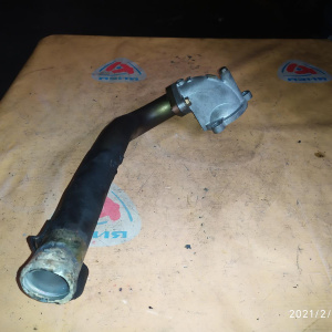 Корпус термостата Nissan Presage U30 YD25 крышка + трубка ( трубка выходит вниз )