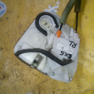 Замок двери Mazda KE2AW CX-5 зад, лев