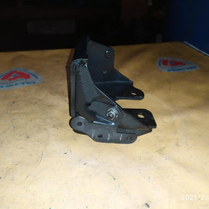 Крепление подушки ДВС Nissan YD25 Presage U30 4WD a/t перед=зад. F