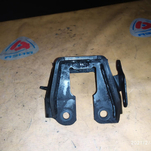 Крепление подушки ДВС Nissan YD25 Presage U30 4WD a/t перед=зад. F