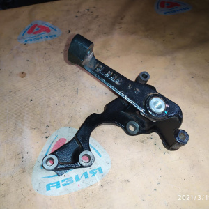 Крепление насоса гидроусилителя руля Toyota 1GD-FTV Fortuner/Hilux Pick Up/Land Cruiser Prado GUN156 чугун., верхний