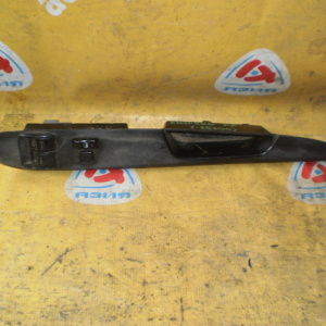 Пульт стеклоподъемника TOYOTA Hiace KDH200 перед, прав 84820-26200