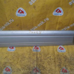 Накладка на дверь Daihatsu Terios J100G перед, прав 75735-87401