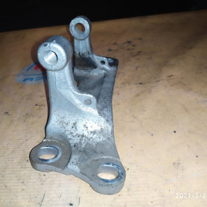 Крепление подушки ДВС Honda K20A Integra DC5 m/t W2M5 перед, лев ( S7C ) 1S1