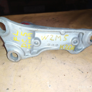 Крепление подушки ДВС Honda K20A Integra DC5 m/t W2M5 перед, лев ( S7C ) 1S1