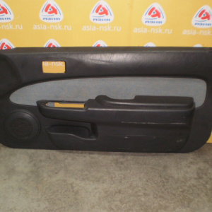 Обшивка двери Toyota Corolla II EL51 R 3 door