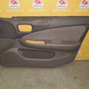 Обшивка двери Nissan Sunny B15 перед, прав