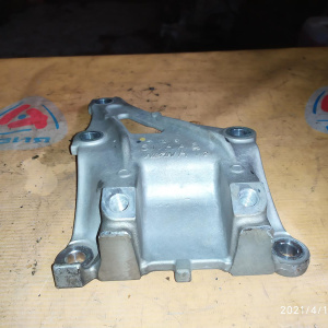 Крепление подушки ДВС Honda R18A Civic FD1/RN6 зад. зад, прав SNAA8