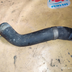 Патрубок  радиатора Nissan Terrano D21 VG30 в верх