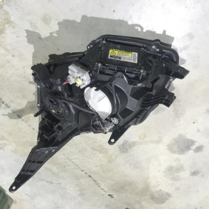 Фара Toyota 28-203 прав Voxy ZRR70 '2007-2010 ксенон