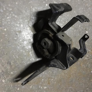 Подушка двигателя Toyota Voxy ZRR75 перед, лев