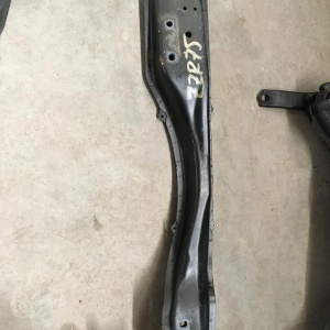 Балка Toyota ZZR75 Voxy F продольная