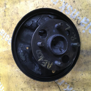 Ступица Toyota AE100/EE100/CE100/AE101/AE102/AE110/AE111/EE110/EE111/CE110 Corolla/Sprinter зад, лев 2WD Без ABS.Барабанные тормоза. Голая без барабана и к