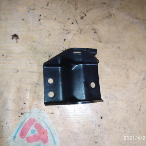 Крепление подушки ДВС Mazda FP/FS Capella GW8W/GF8P '1999- 2WD a/t перед. ( акпп 1 поддон ) F