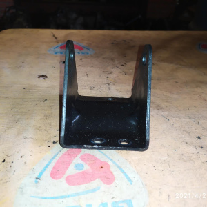 Крепление подушки ДВС Mazda FP/FS Capella GW8W/GF8P '1999- 2WD a/t перед. ( акпп 1 поддон ) F