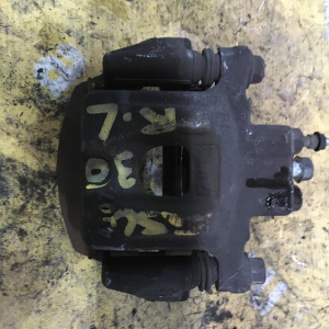Суппорт Toyota GSU30 Harrier зад, лев