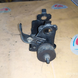 Крепление подушки ДВС Toyota 1AZ-FSE Allion/Premio AZT240 2WD CVT перед, лев 3