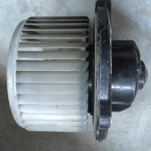 Моторчик печки Mitsubishi PD8W Delica передн.(дефект крыльч.)