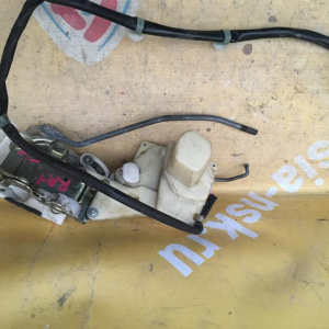 Замок двери Honda RA1 Odyssey перед, лев