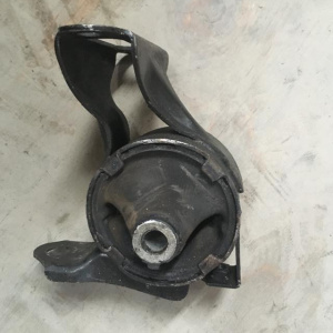 Подушка двигателя Honda D15B ES1 перед, прав