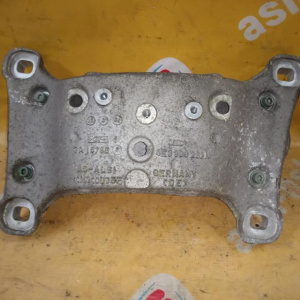 Подушка акпп Audi BFL A8 D3/4E2 Задние 4WD 6HP26 с кронштейном 4E0399231N R 4E0399151AP