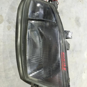 Фара TOYOTA 26-80 лев Hiace Regius KCH10W дефект крепления