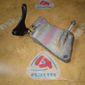 Кронштейн генератора Opel 2H9/Z18XE Astra H A04 90571112