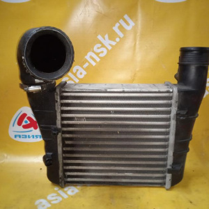 Интеркулер Audi B7/8EC/8ED A4 BGB '2004-2008 L 2.0 TFSI левый с датчиком 038906051D 8E0145805AA