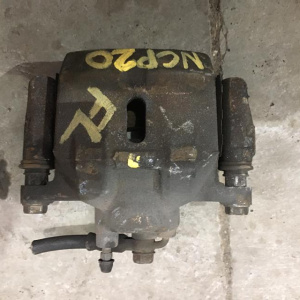 Суппорт Toyota NCP20/NCP21/NCP25/NCP30/NCP31/NCP34/NCP35/NCP58/NCP59/NCP60/NCP61/NCP65 Funcargo/ist перед, лев 47750-52020