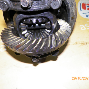 Редуктор TOYOTA KR27/KR41/KR42/CR41/CR42/CM50/CM51/CM55/KM50/KM51/CR21/CR26/CR27/CR28/YM30 R 41/9 дефект большой шестерни (скол на 3 зубьях) (４．５５５).