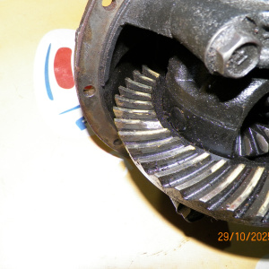 Редуктор TOYOTA KR27/KR41/KR42/CR41/CR42/CM50/CM51/CM55/KM50/KM51/CR21/CR26/CR27/CR28/YM30 R 41/9 дефект большой шестерни (скол на 3 зубьях) (４．５５５).