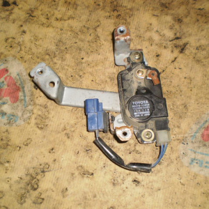 Замок 5-й двери Toyota CE106 Corolla сервопривод замка 85470-13010