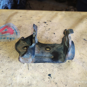 Крепление подушки ДВС Toyota 1ZR Auris ZRE150 2WD m/t 5 ступ. перед, лев ( HT )