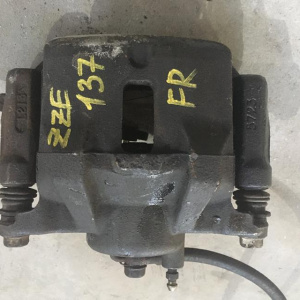 Суппорт Toyota ZZE130 Voltz/Matrix перед, прав