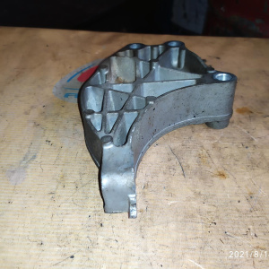 Крепление подушки ДВС Mazda KL Millenia TA5P 2WD a/t зад. R