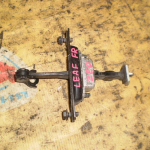 Ограничитель двери Nissan Leaf ZE0 перед, прав