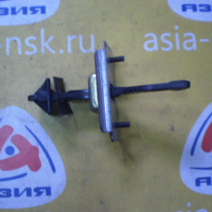 Ограничитель двери Mazda Familia BJ3P зад, лев